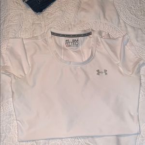 White under armour heat gear shirt, like new.